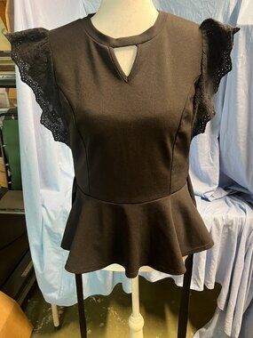 Mele E Pierre Black Lace Peplum Blouse – Size M